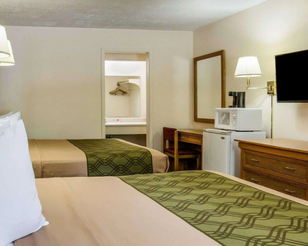 Econo Lodge Lawrence near University