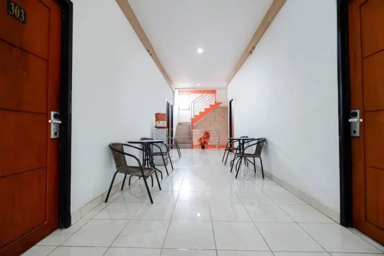 Super OYO 1251 Residence 8