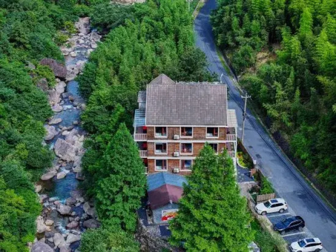Yunbo Qilu Hostel