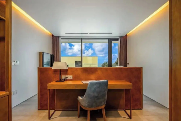 5BR Luxury Villa: Elite Services & Privacy