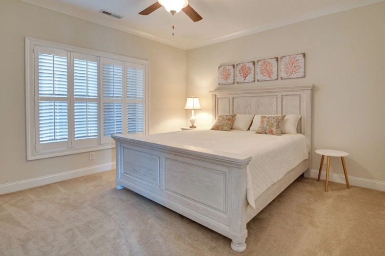 4 Bedrooms Apartment