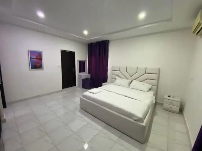 989 Apartments