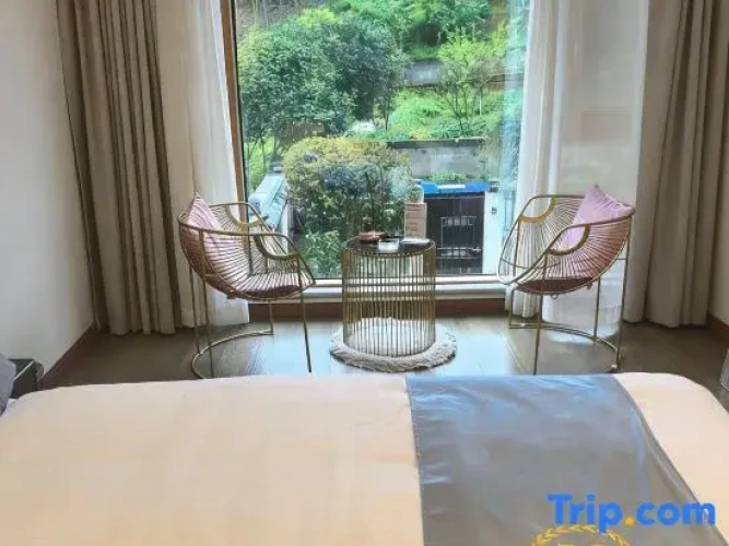 Standard Twin room with mountain view