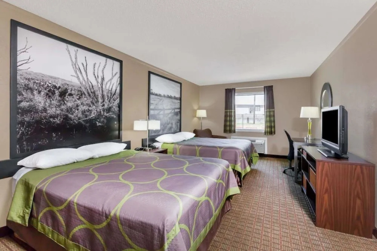 Super 8 by Wyndham Buffalo