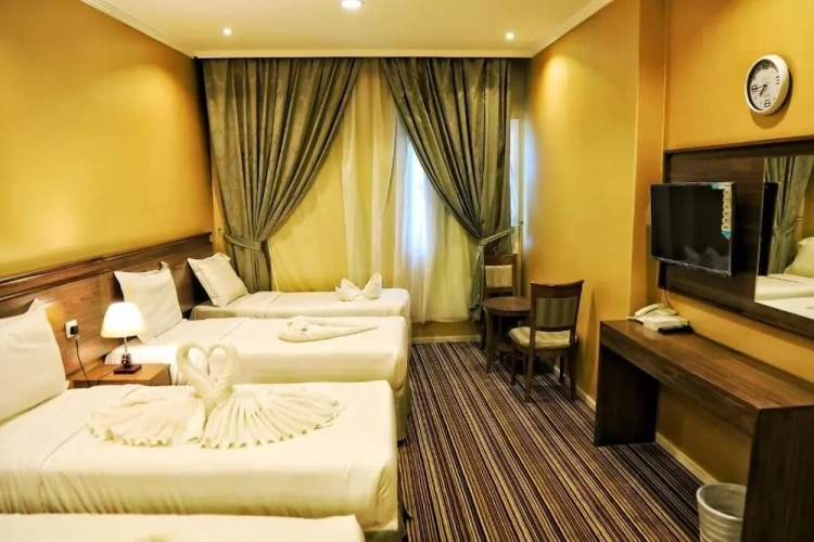 Standard Triple room