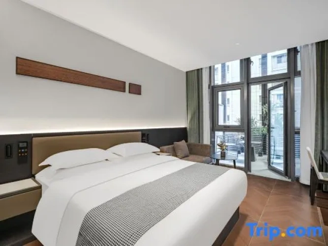 Standard Double room with city view