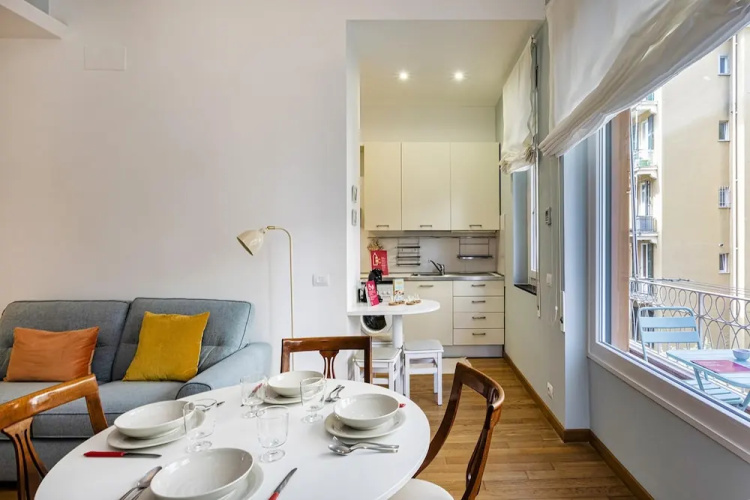 Light Apartment in Albaro