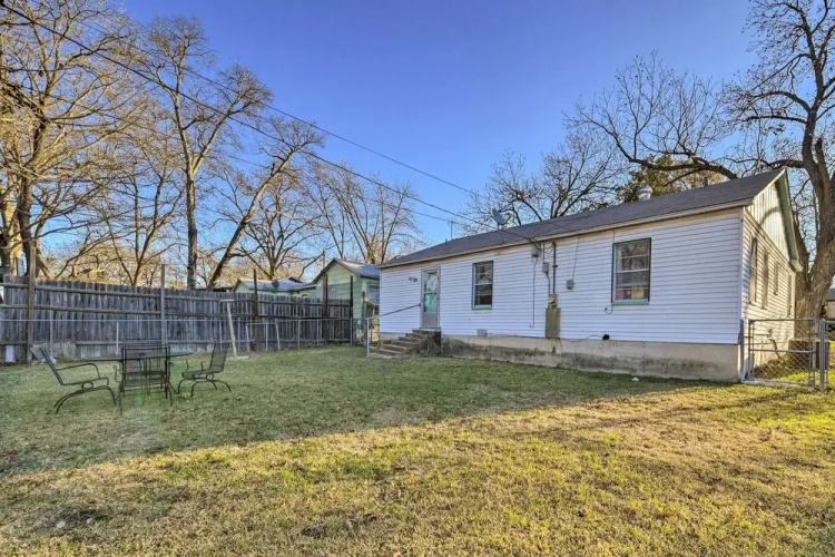 Outdoor Dining & Yard: Pet-friendly Temple Home