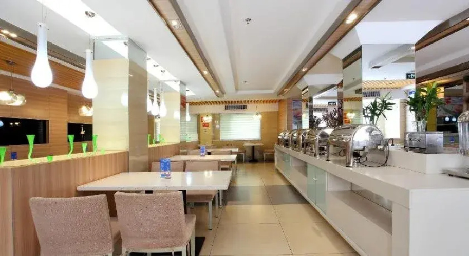 Yunqi Hotel