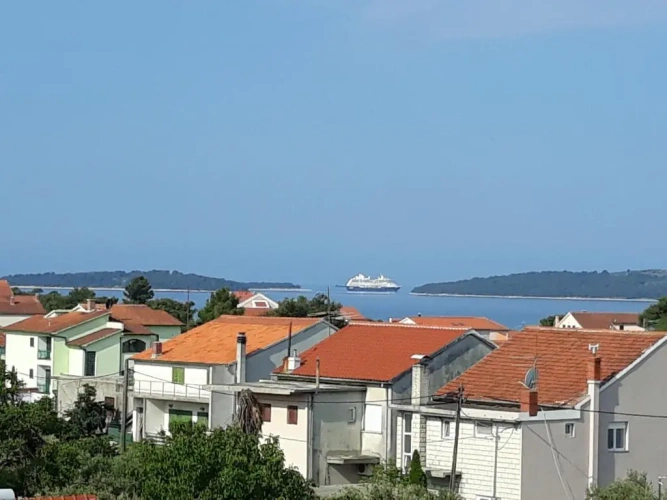 Apartment with balcony and with sea view