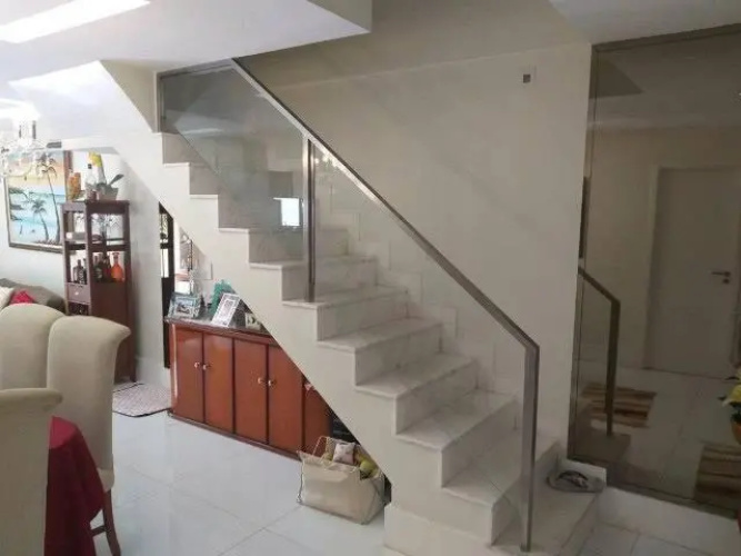 Casa com 4 quartos e piscina