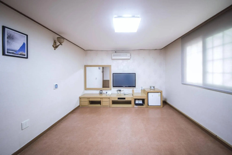 Hotel I-Zone