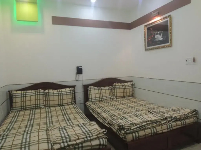 Happy Hotel