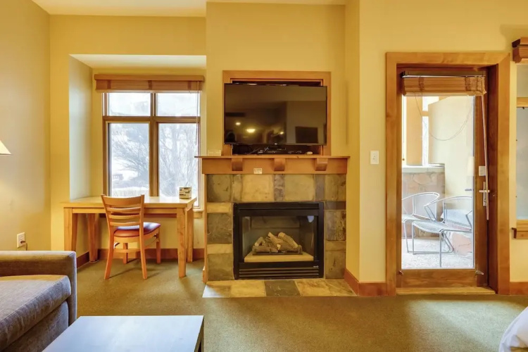 Ski-in/ski-out Park City Studio w/ Pool Access!