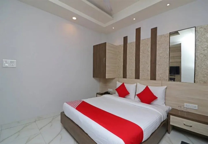 OYO 7044 Hotel Megha