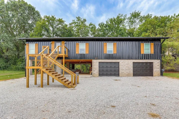 Relax on the River: Modern Mountain View Escape!