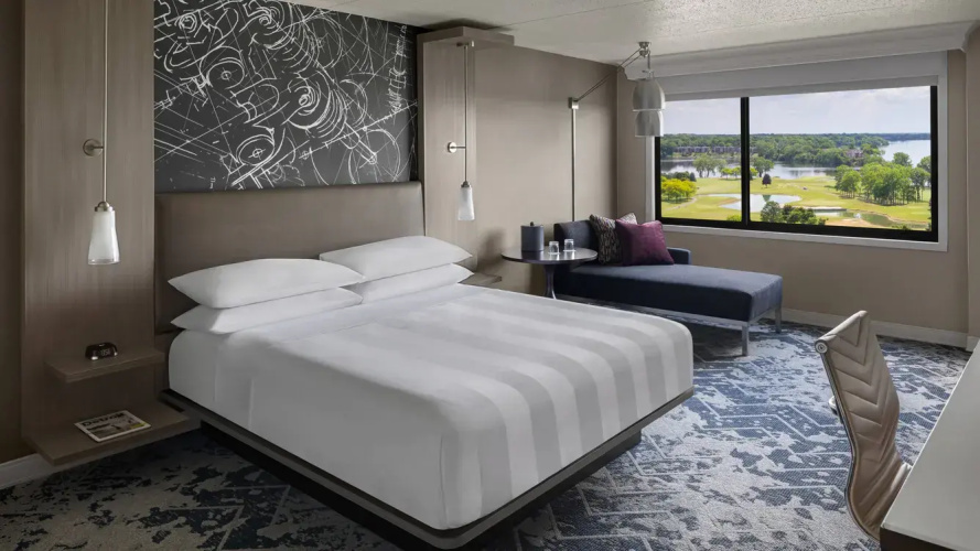 Standard room with lake view