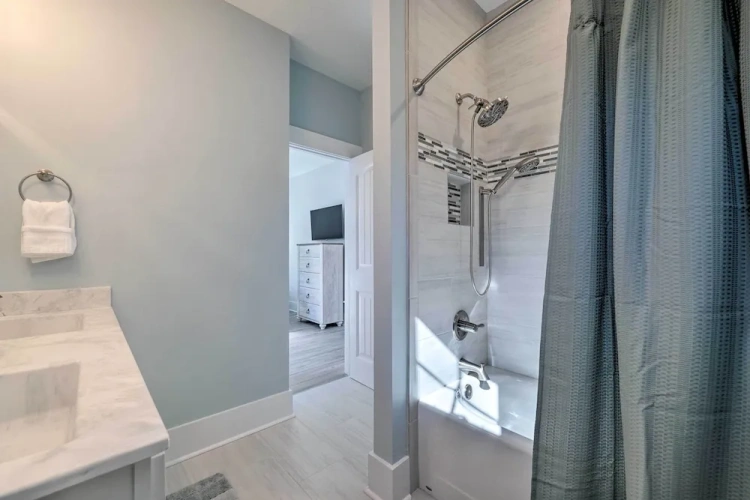 4 Bedrooms Apartment