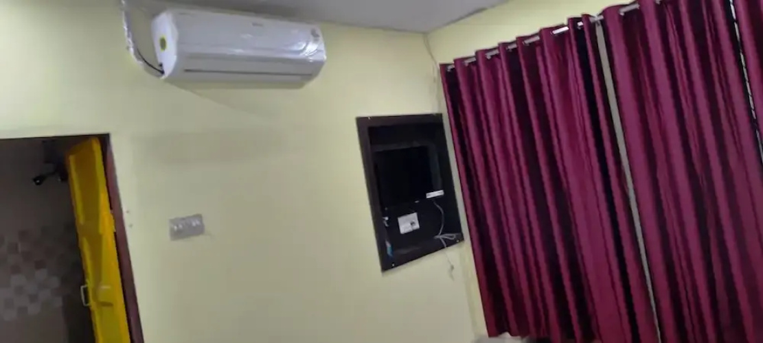 Hotel V D Choudhary
