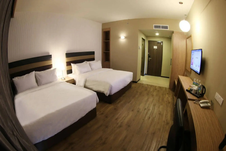 SEM9 Senai ''Formerly Known as Perth Hotel"