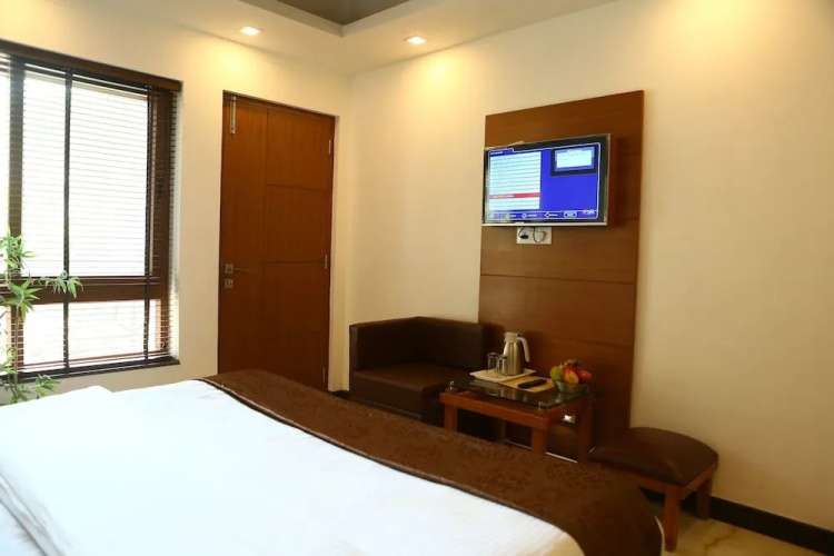 Hotel Devlok Primal