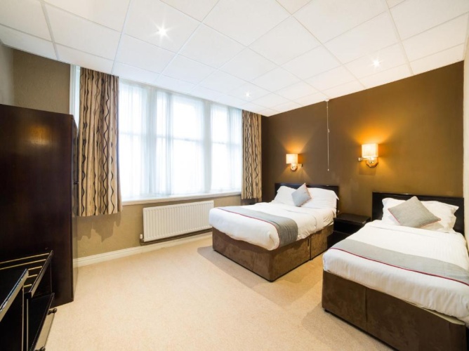 Standard Triple room