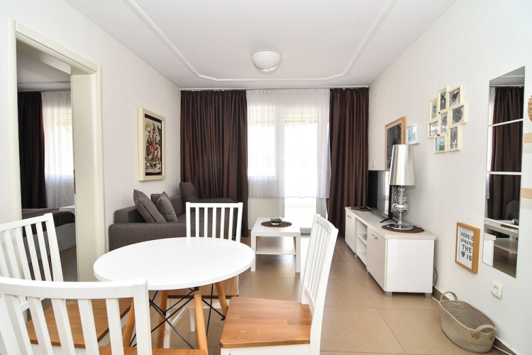 1 Bedroom Apartment with balcony