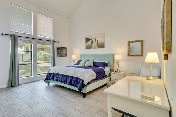 3 Bedrooms Apartment