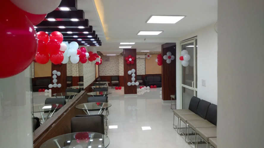 OYO 695 Hotel Silver Leaf