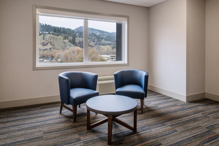 Holiday Inn Express & Suites Kelowna - East photo 9