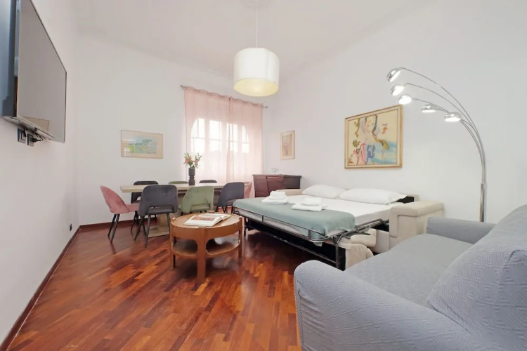 Giuliana Giant Apartment