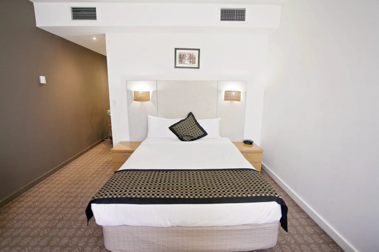 Golden Pebble Hotel