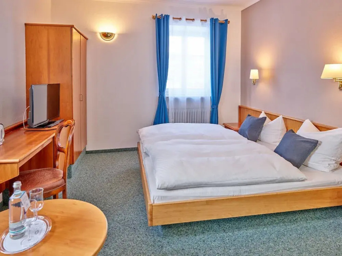Amweia Hotel & Restaurant