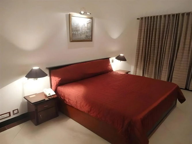 8fold-Pinecrest By LaRiSa, Bhimtal