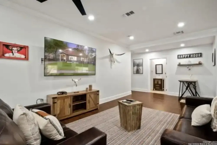 Experience Serenity in a 4BR 3BA Downtown Home