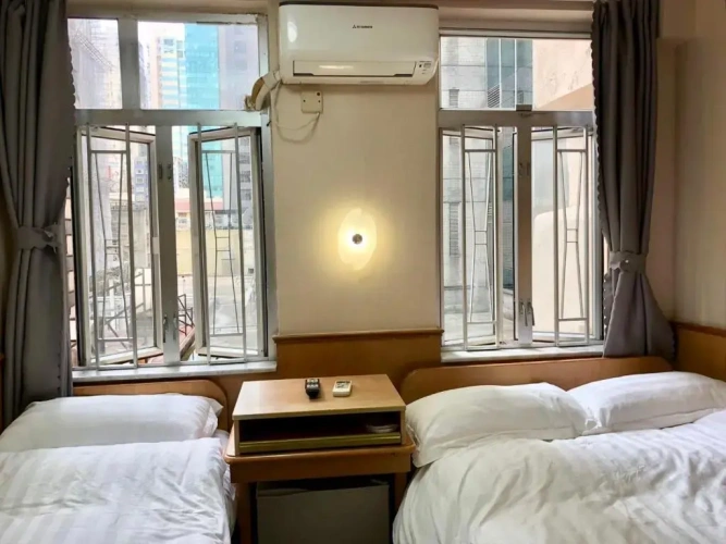 Standard Triple room
