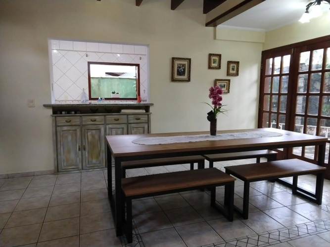 Casa 5 suítes com piscina e churrasqueira