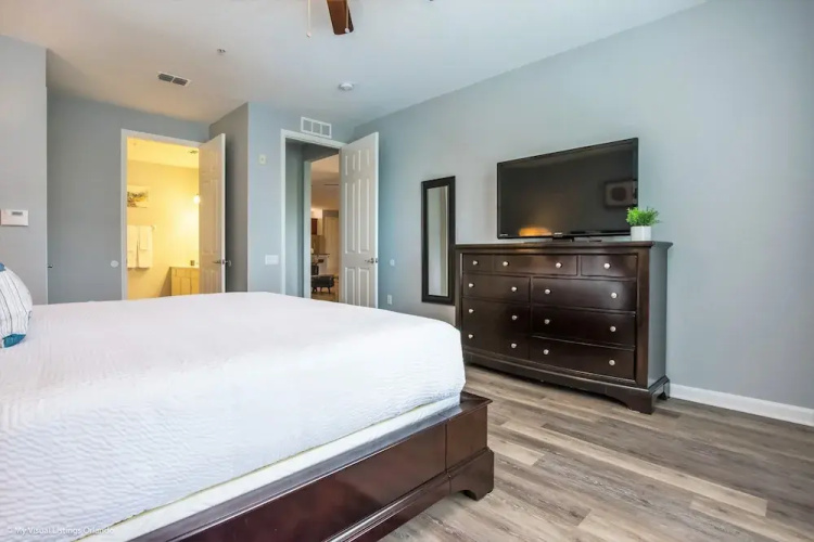 5049 Shoreway Loop #201