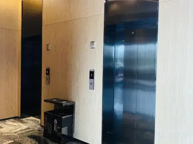 Paco Hotel (Huazhou Shifu Square)