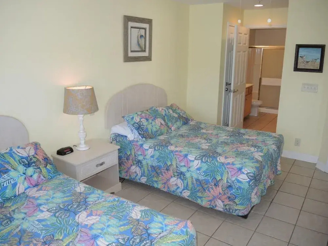2607m 1 Bedroom Condo by RedAwning