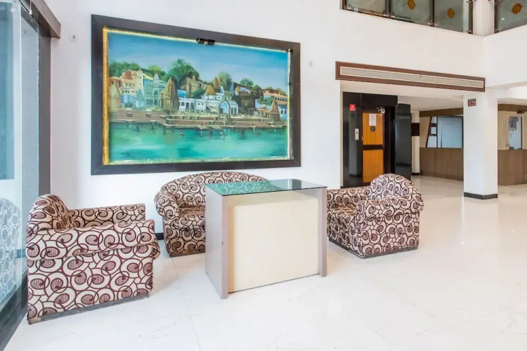 OYO 25042 Vikramaditya Hotel