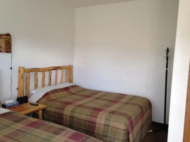 Bear's Den Lodge