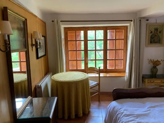 4 Bedrooms Cottage