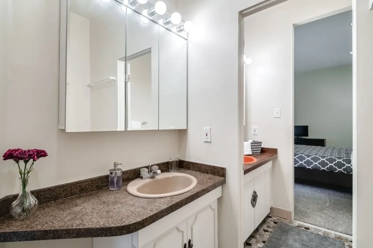 4 Bedrooms Apartment