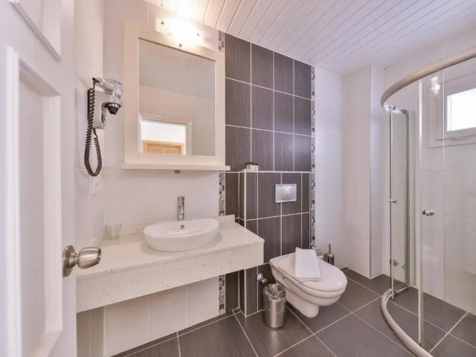 Standard Double room with partial sea view