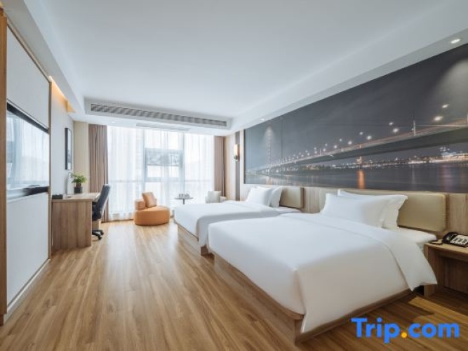 Standard Twin room with view