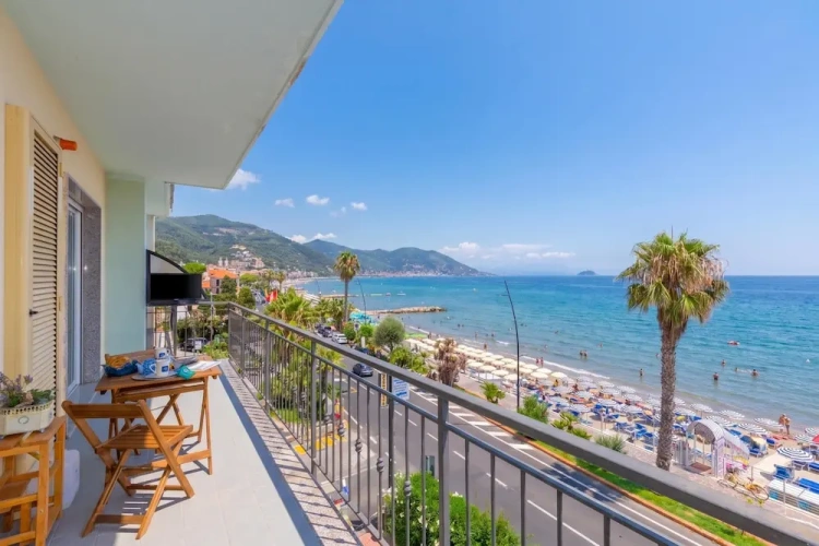 Family Apartment with balcony and with sea view
