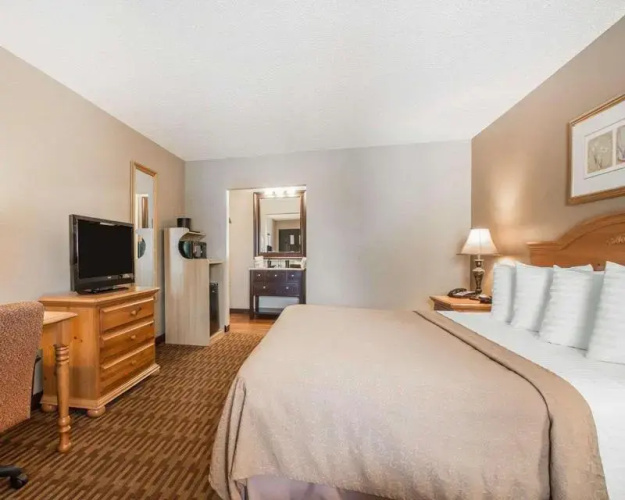 Quality Inn Us65 & E Battlefield Rd Springfield
