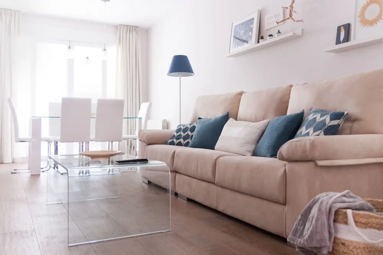 4 Bedrooms Apartment with balcony