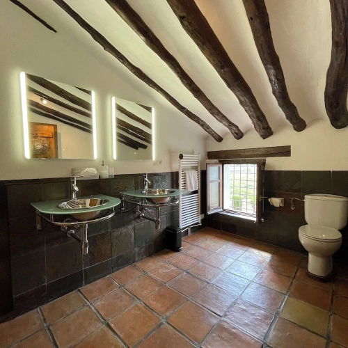 5 Bedrooms Cottage